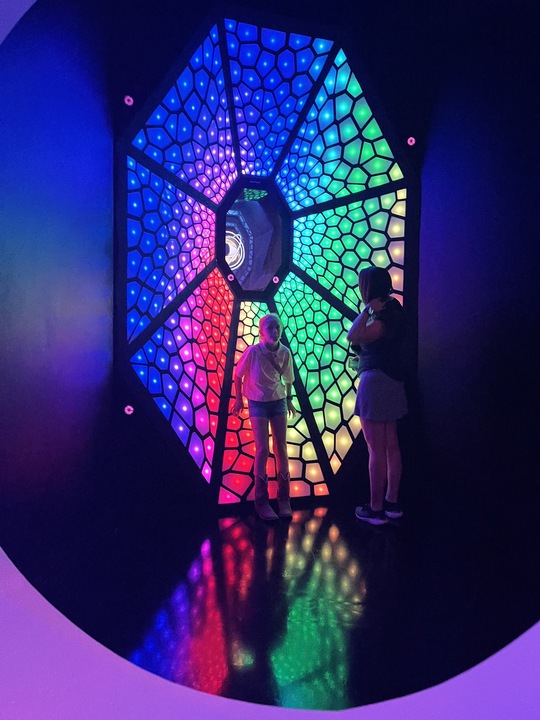 Rainbow eye installation – Meow Wolf Grapevine