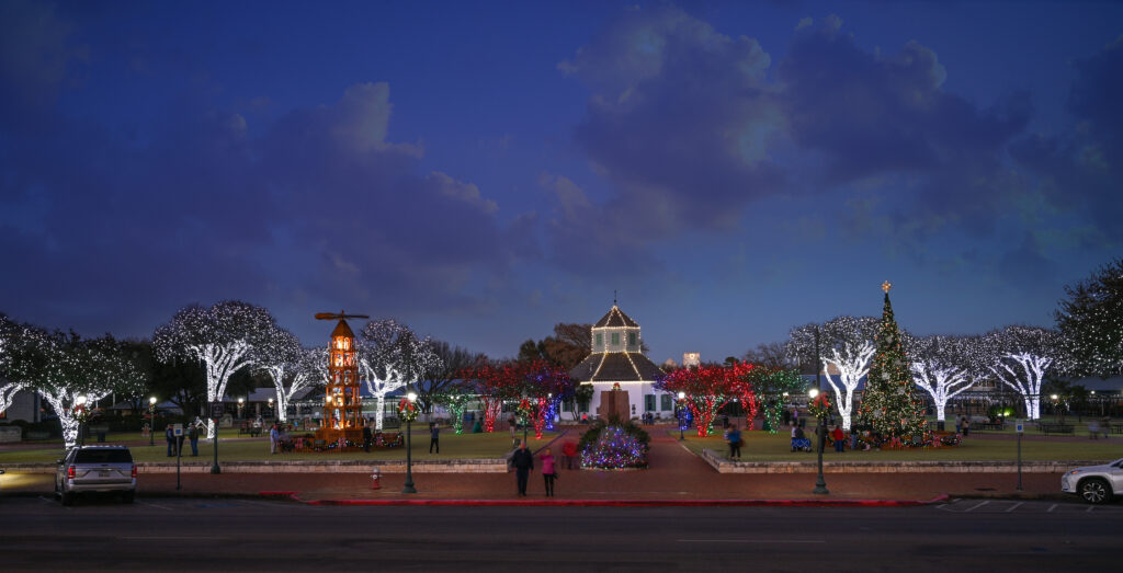 Marktplatz Lights-2021-2 (Credit Trish Rawls)