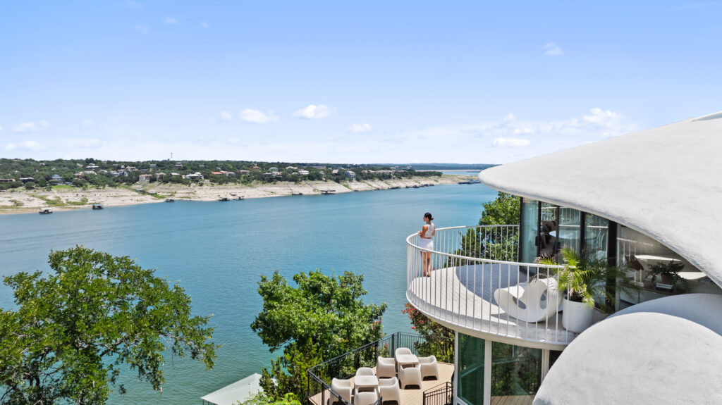 The Sand Dollar House (Photo by JPM Real Estate Photography / Compass)