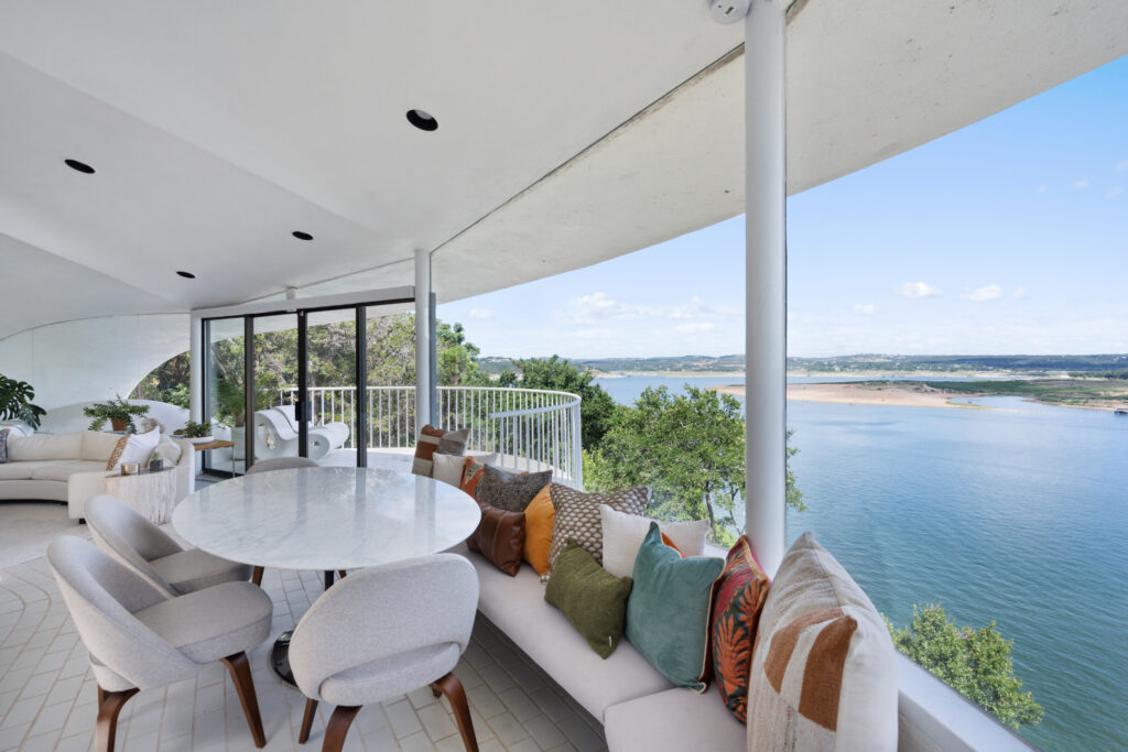 The Sand Dollar House (Photo by JPM Real Estate Photography / Compass)