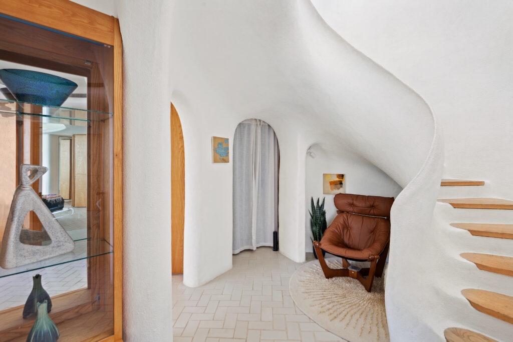 The Sand Dollar House (Photo by JPM Real Estate Photography / Compass)