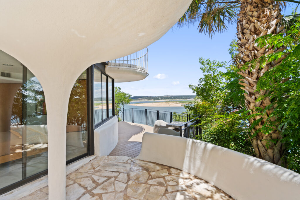 The Sand Dollar House (Photo by JPM Real Estate Photography / Compass)