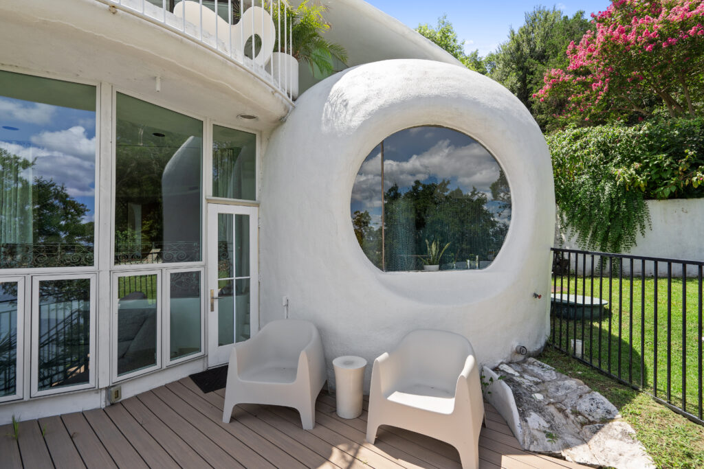 The Sand Dollar House (Photo by JPM Real Estate Photography / Compass)