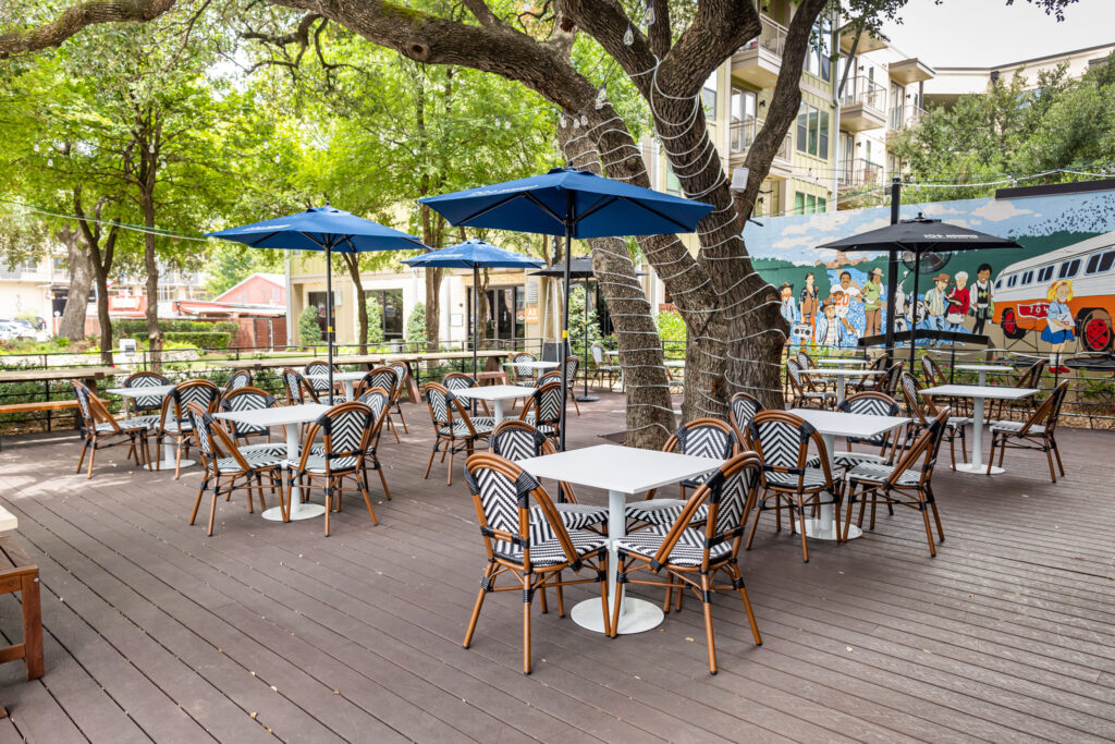 A relaxed patio for dining alfresco at Fig Italian. (photo courtesy of Fig Italian Kitchen & Bar)