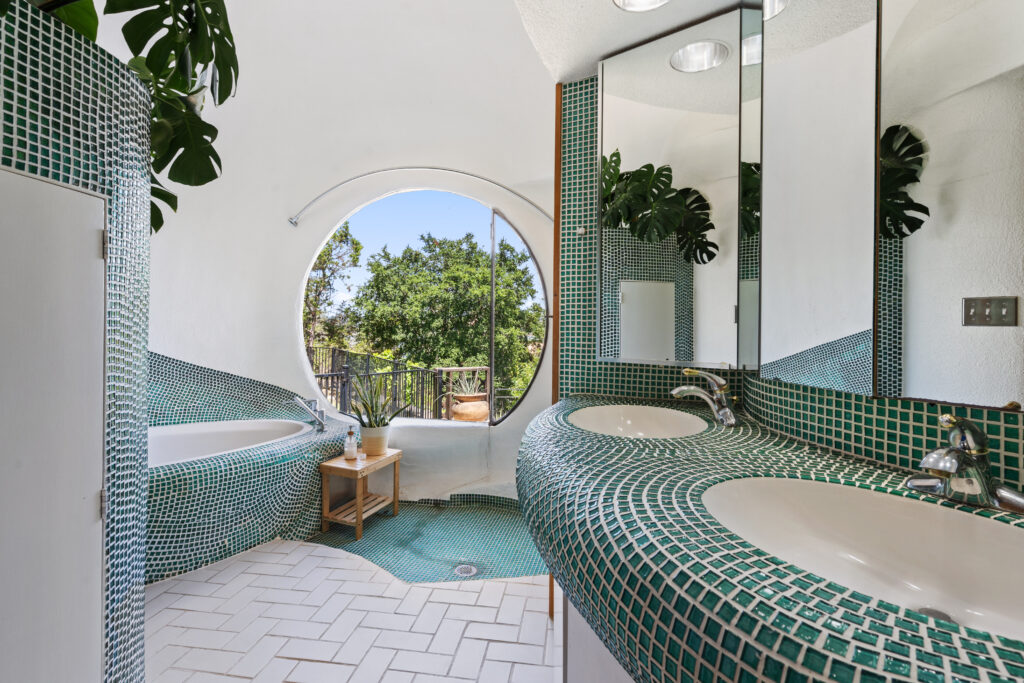 The Sand Dollar House (Photo by JPM Real Estate Photography / Compass)