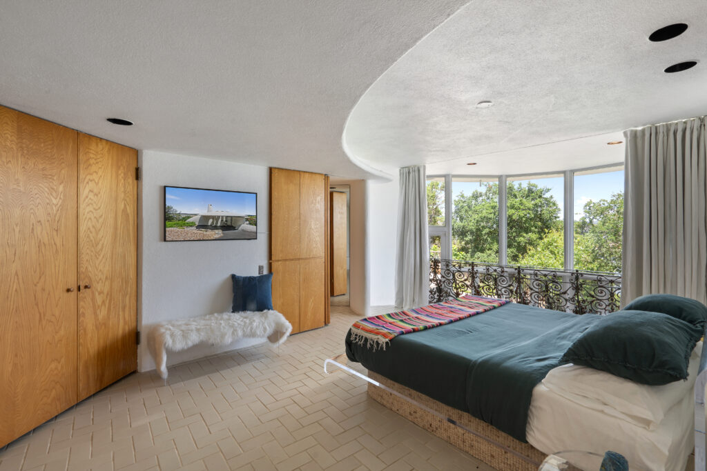 The Sand Dollar House (Photo by JPM Real Estate Photography / Compass)