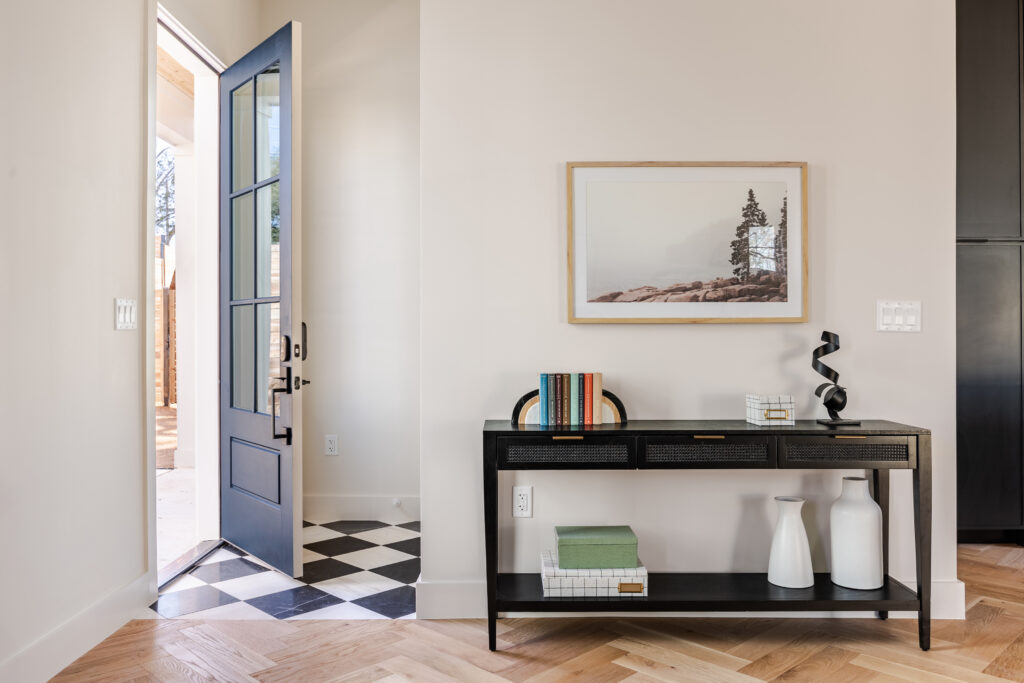 1802 Overhill Drive, Austin, Texas Unit B Entry Way (photo by James H Ruiz Photography)