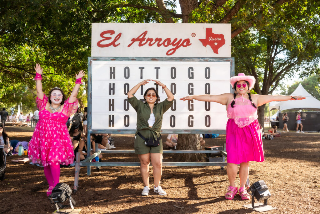 Chappell Roan fans pose in front of El Arroyo’s “Hot To Go” sign at ACL Fest. (Photo by Sabrina Macias)