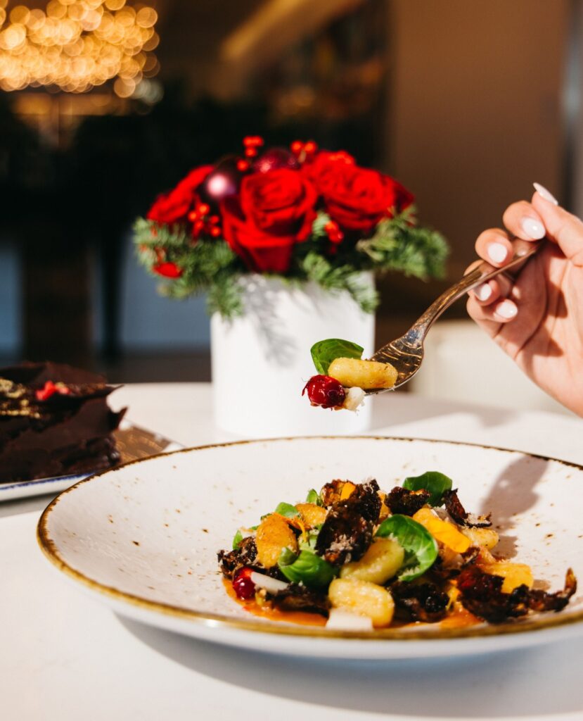 Sample an array of extraordinary American cuisine at Ellie's Restaurant (photo courtesy of HALL Arts Hotel)