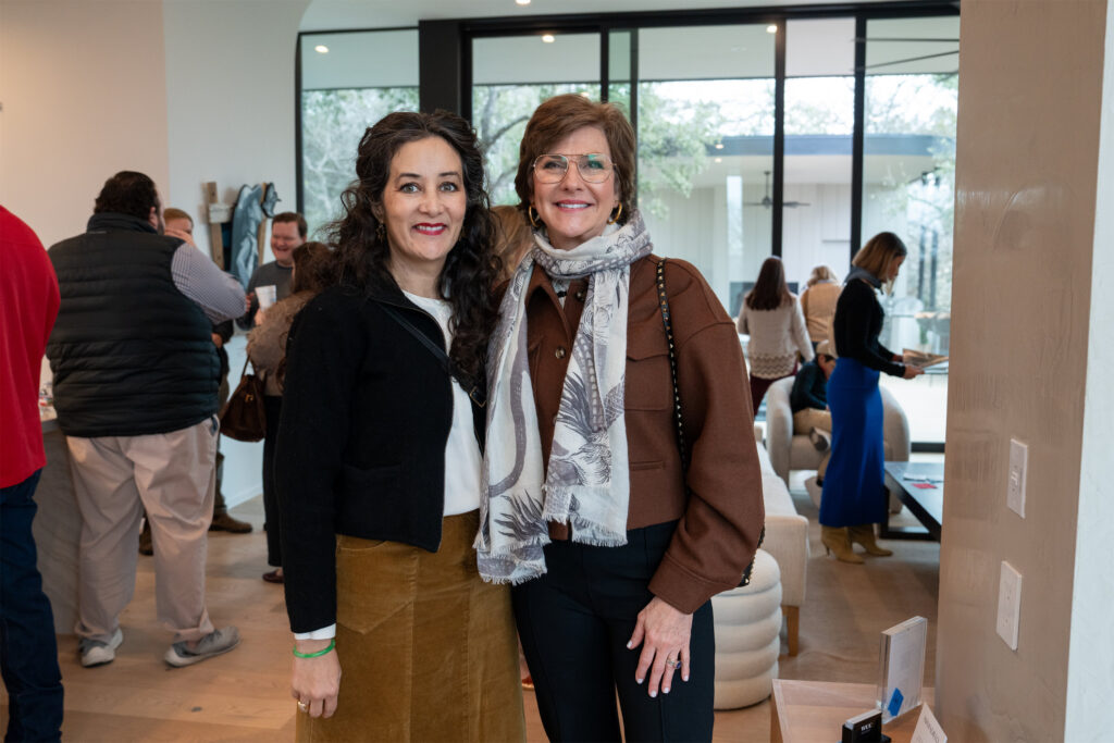 Nydia Castellanos, Elizabeth Cates