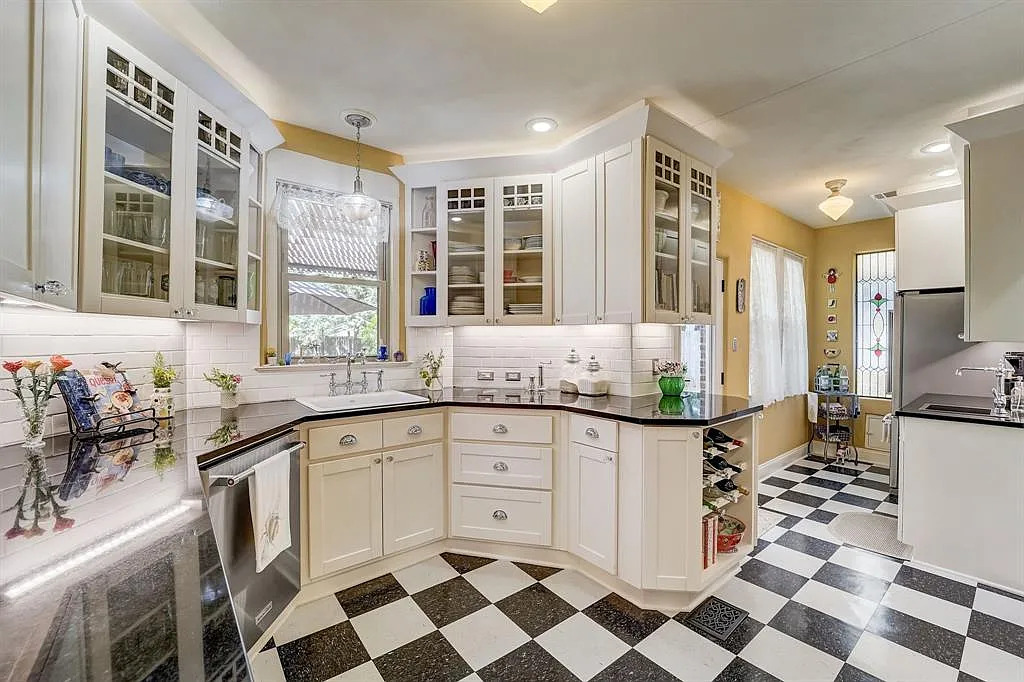 1512 Northwood Rd. (Photo courtesy of Moreland Properties)