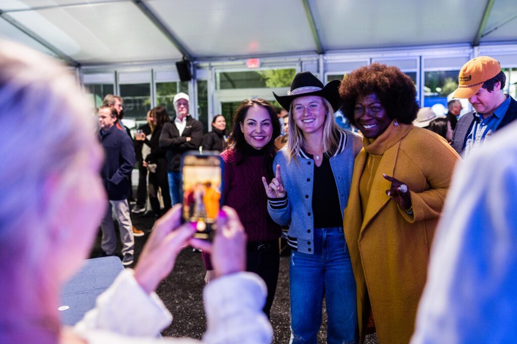 dffefc70433e4aff9482030b41bd629f_x4zahyazygqr3uoir2xsqt46cyr2nf4h__Player Party_ALEX5872__2048