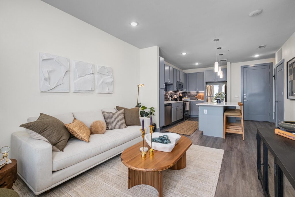 2711 W Anderson Lane_020