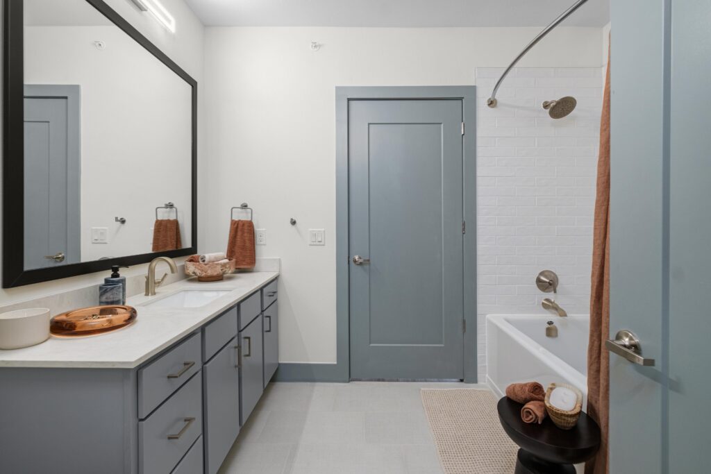 2711 W Anderson Lane_026