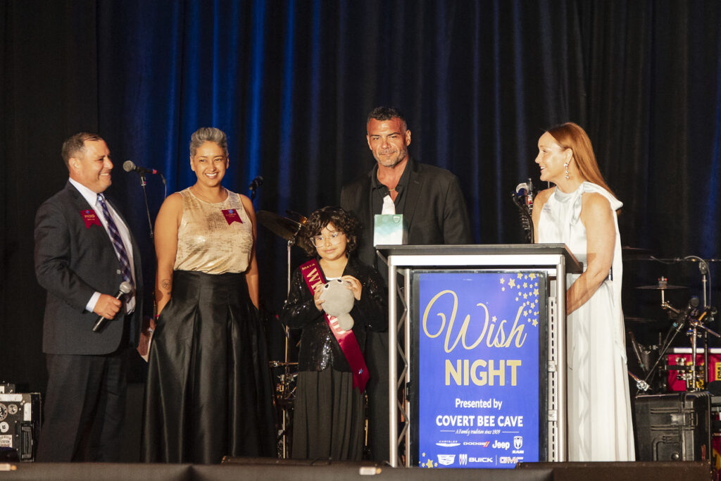 FY25-MAWCSTX-Wish Night-Wish Dad Piero – Wish Mom Elizabeth – Wish Kid Maya – Mike Ishak (Representing Presenting Sponsor Covert Bee Cave) – Make-A-Wish Central & South Texas President and CEO Andrea Taurins