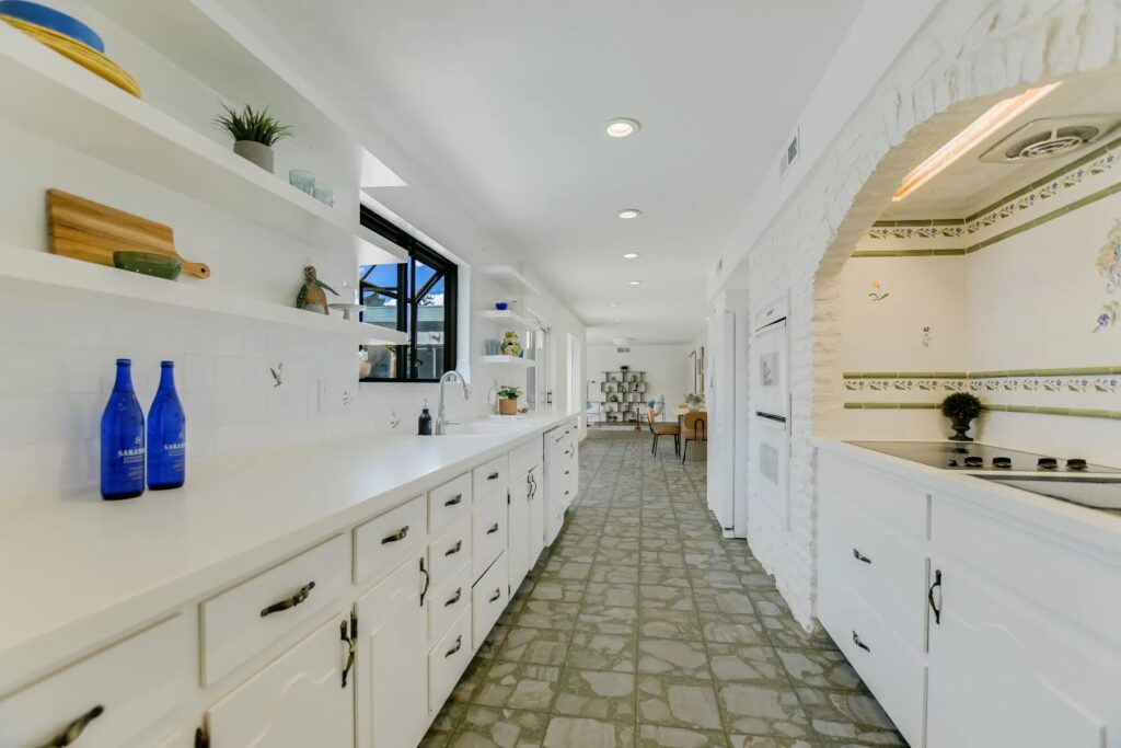 910 Old Stonehedge, West Lake Hills, Texas, 78746