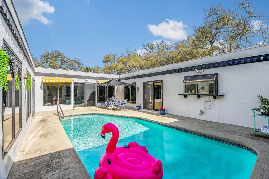 910 Old Stonehedge, West Lake Hills, Texas, 78746