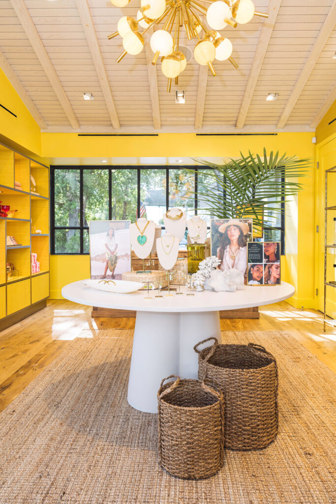 Kendra Scott Bungalow 512 (photo by Keelyn Costello)