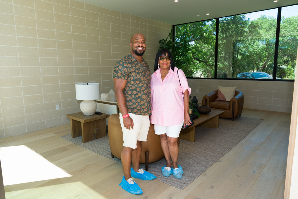 Bronston Carroll, Vicki Carroll