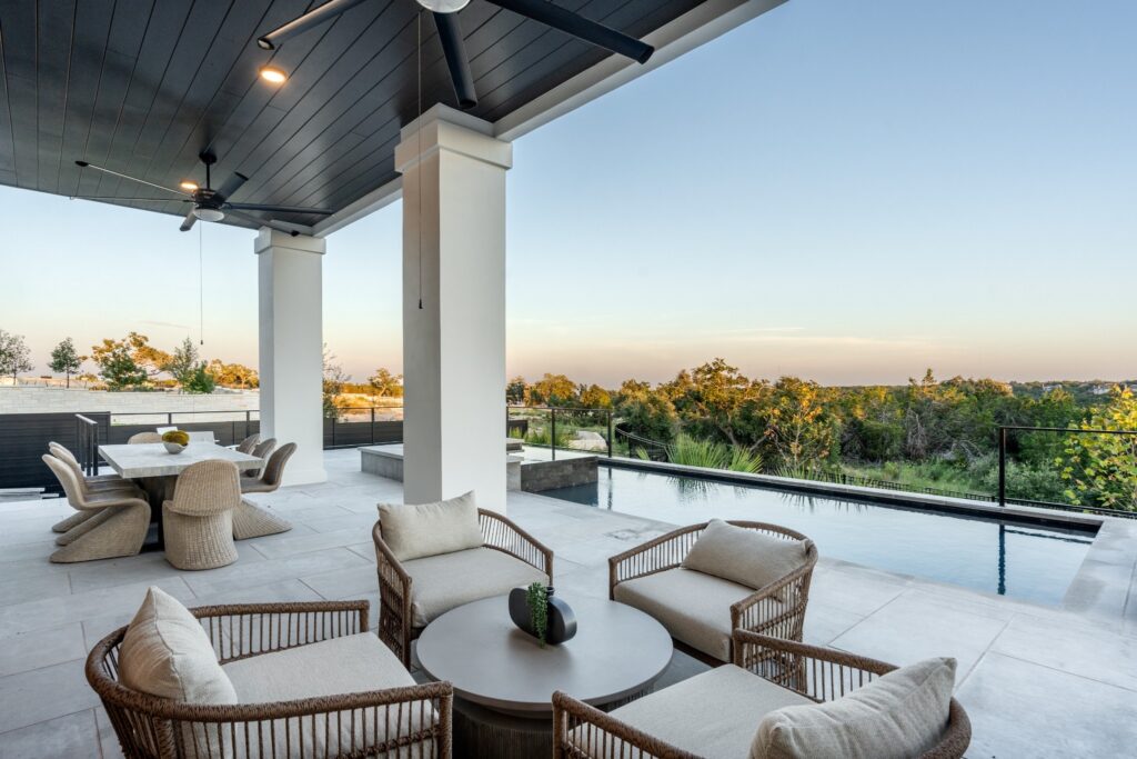 Overlook at Westlake Backyard Entertaining Area (photo courtesy of MileStone Community Builders)