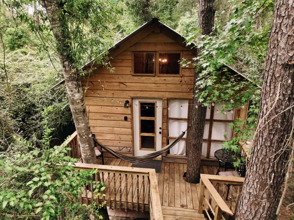 Treehouse in Kirbyville, Texas. (Photo courtesy of Airbnb)