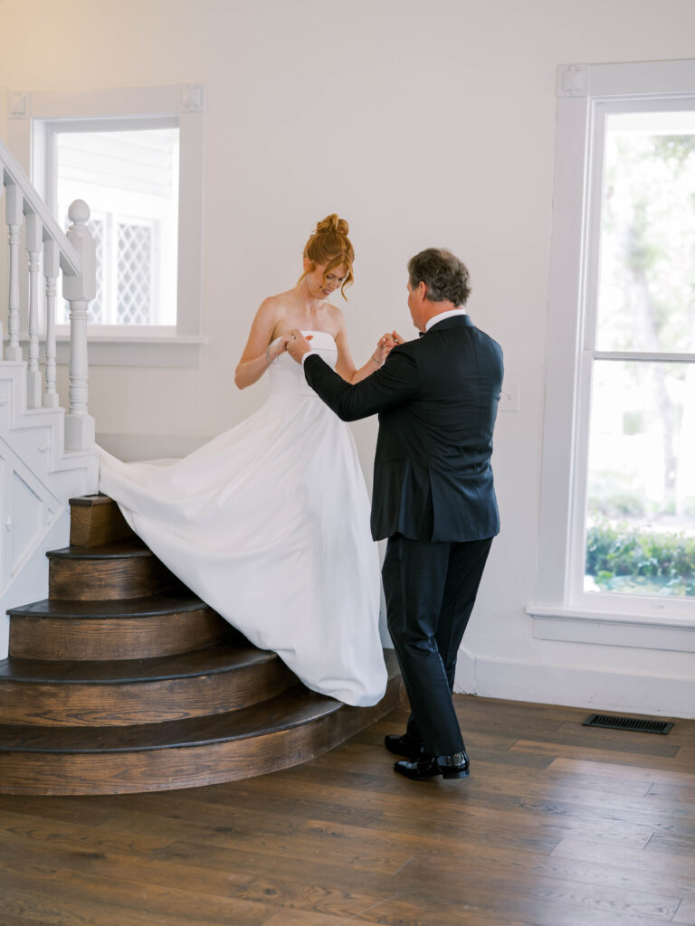 Carly's first look with her father. (Photo by Katie Knotts)