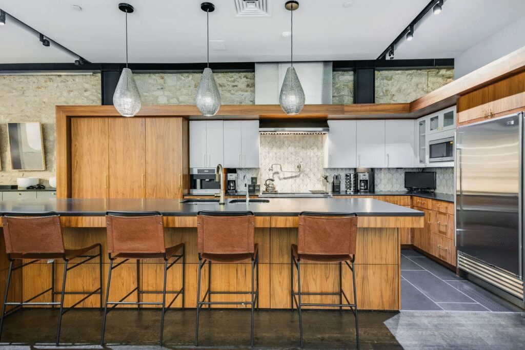 811 Congress Avenue's kitchen.