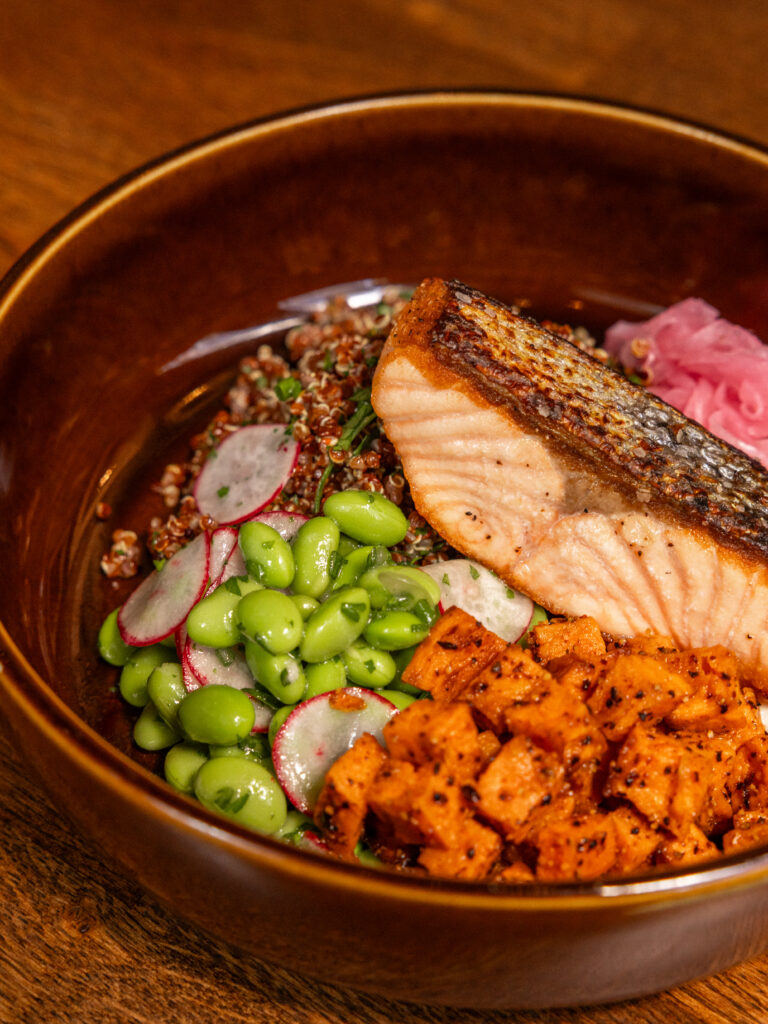 Spiced salmon salad bowl from Grá Mór. (Photo by Drink In Creative for Grá Mór)