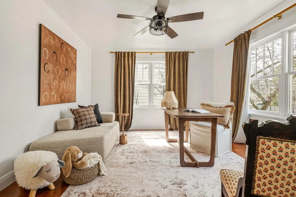 1505 Wethersfield Road secondary bedroom. (Photo courtesy of Spyglass Realty)