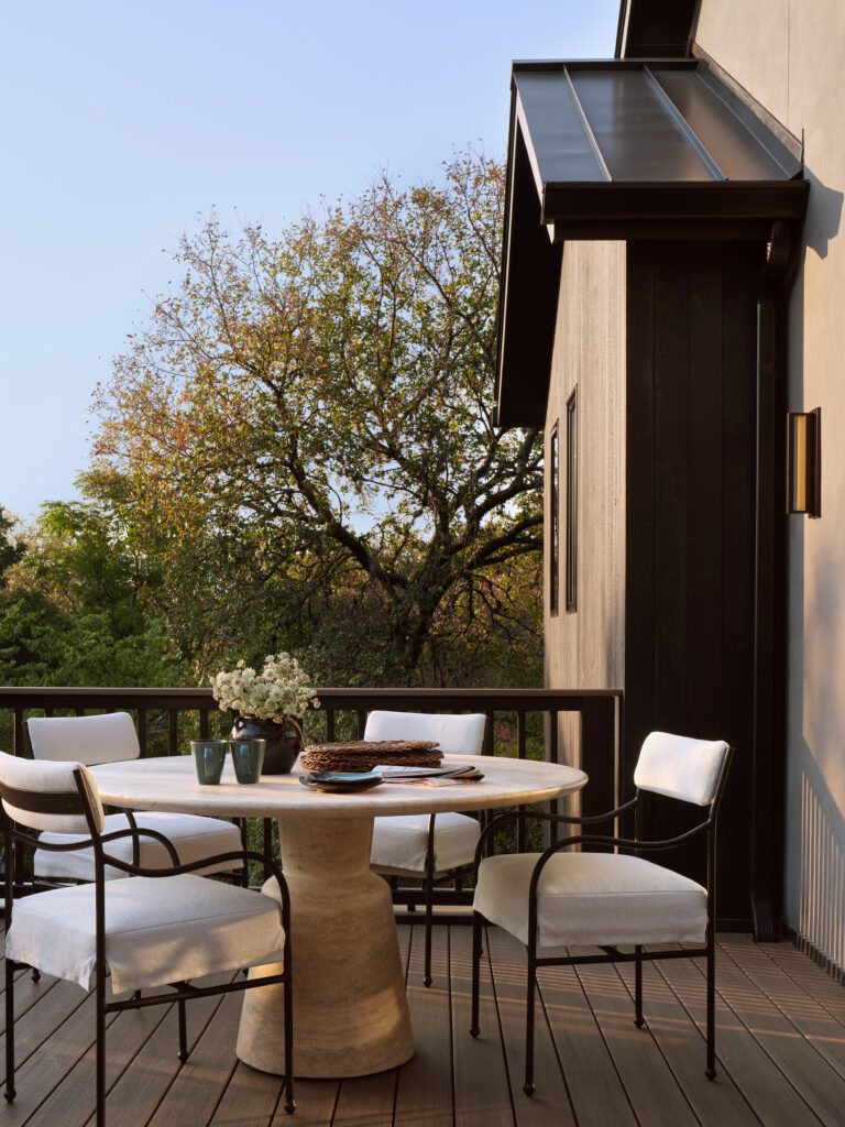 HBX110125WH_AmberLewis_021