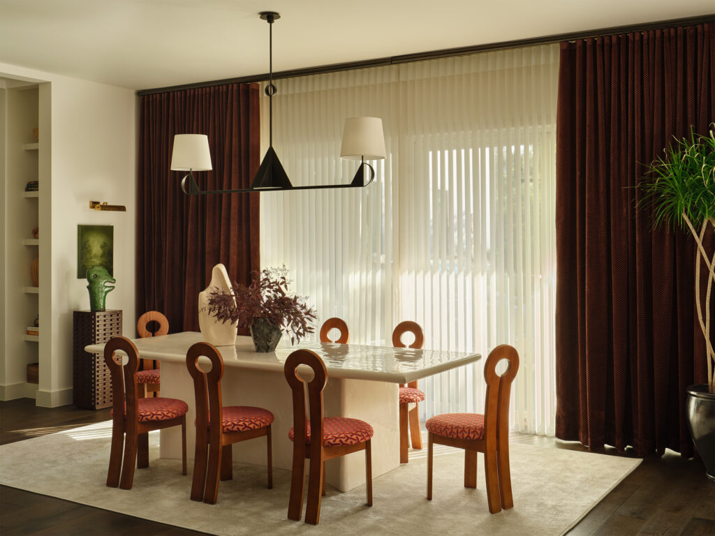 HBX110125WH_KimLewis_living_007