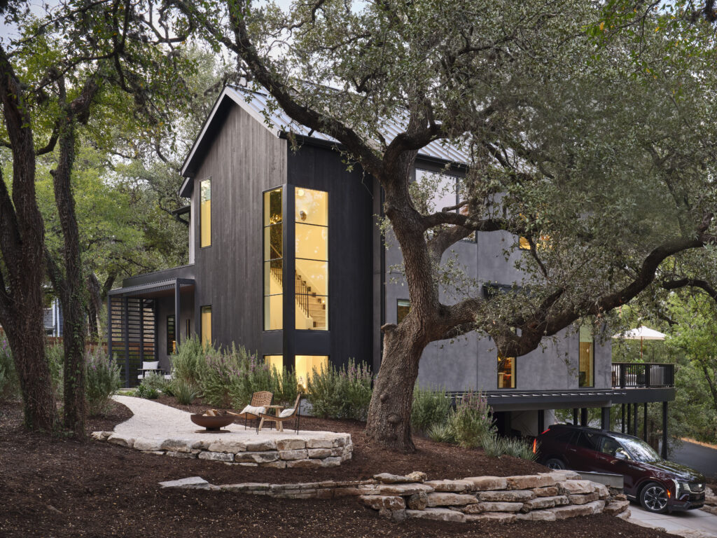 HBX110125WH_intro_001