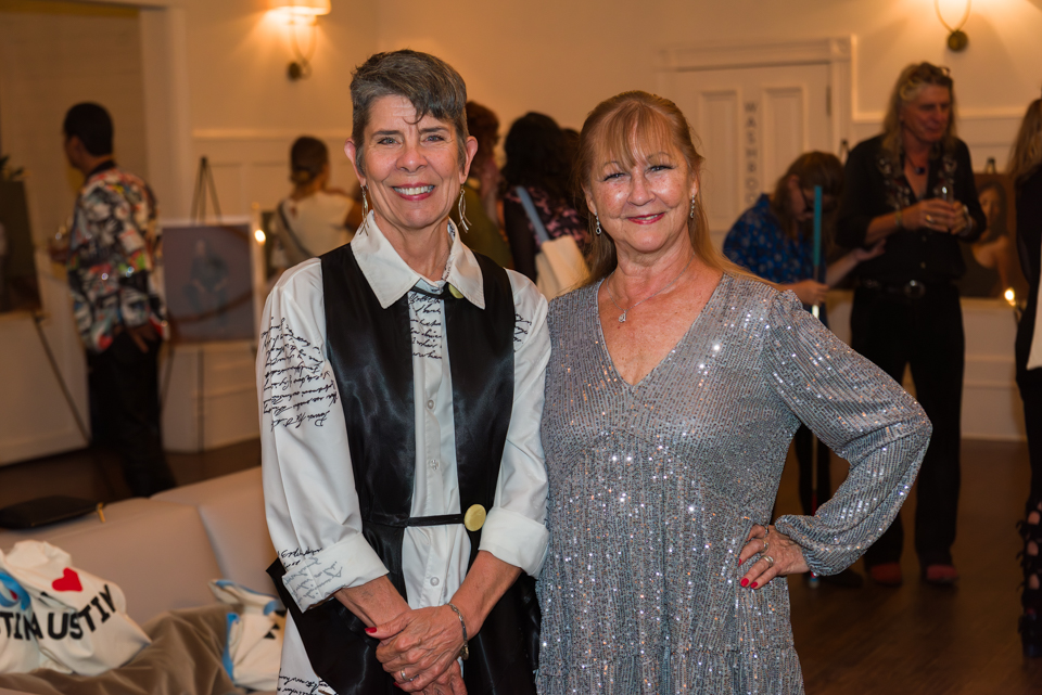 Acia Gray, Deidre Strand