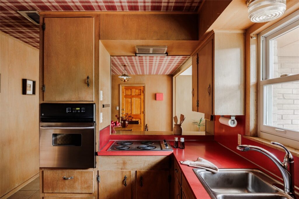 2300 Westworth Circle