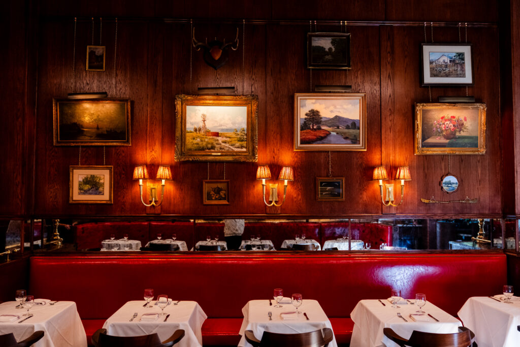 Dry-aged steaks, dirty martinis and New York-style cheesecake are among the highlights at VanHorn’s, a new downtown steakhouse with an old-world glam feel.