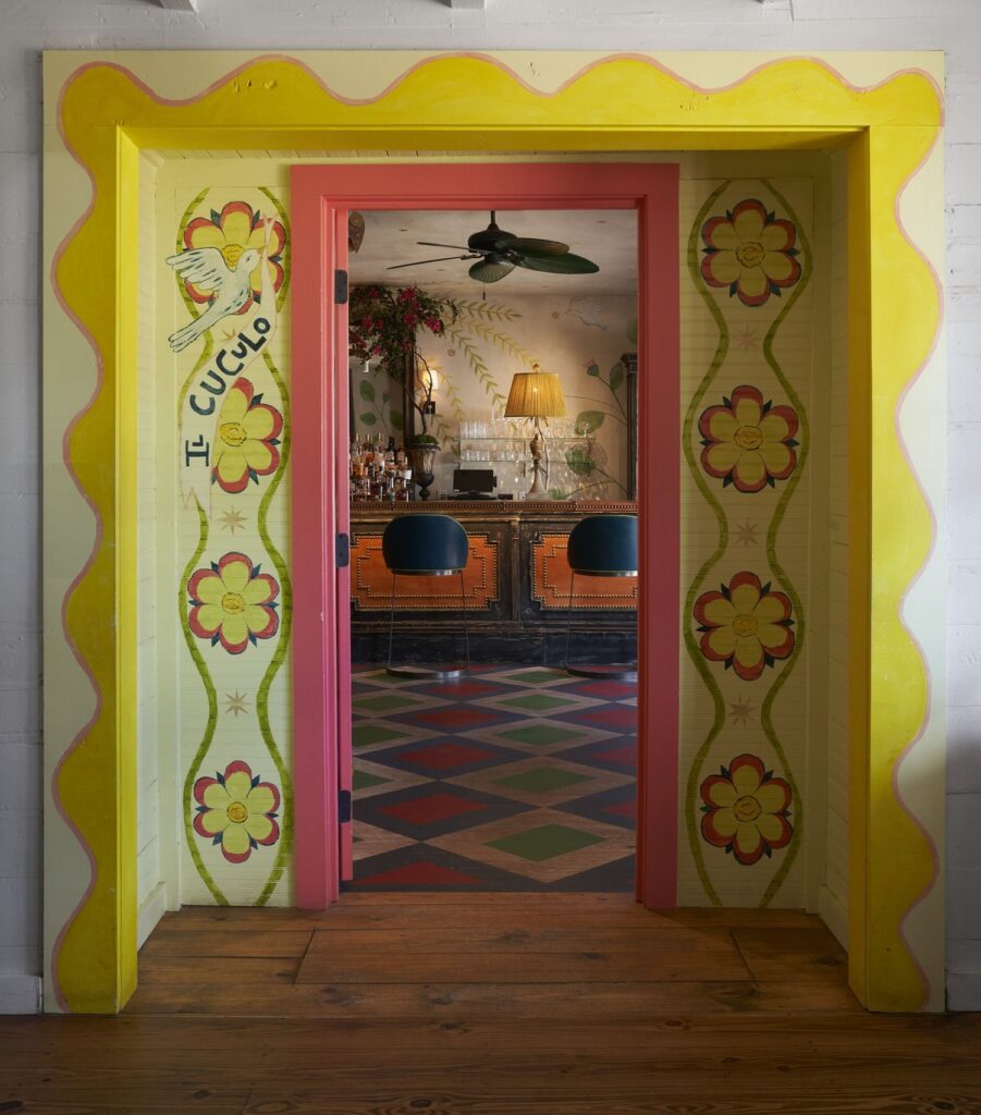 Colorful entry to Il Cuculo