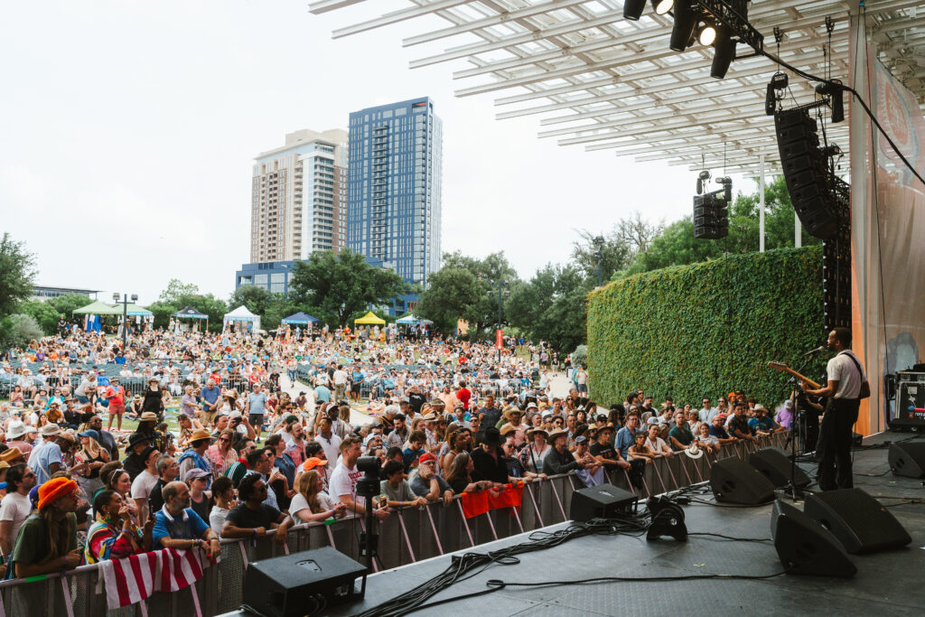 concert crowd in Waterloo Park