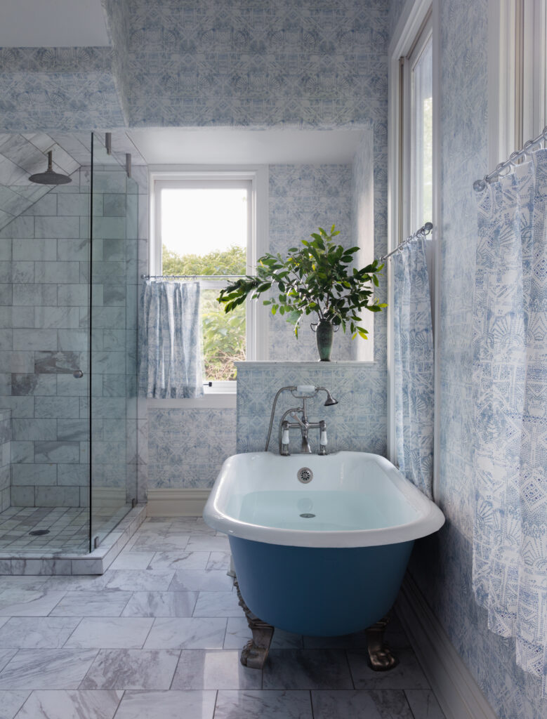 The main bathroom at the Marlin House.