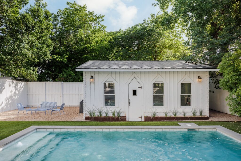 A pool and detached garage behind the Marlin House.