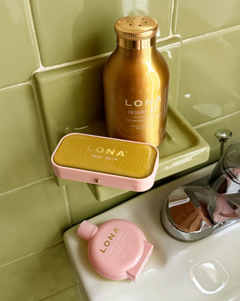 LONA_Group-DesertDust_BabeBalm_CactusSilk_Lifestyle_Bathroom_01_v1