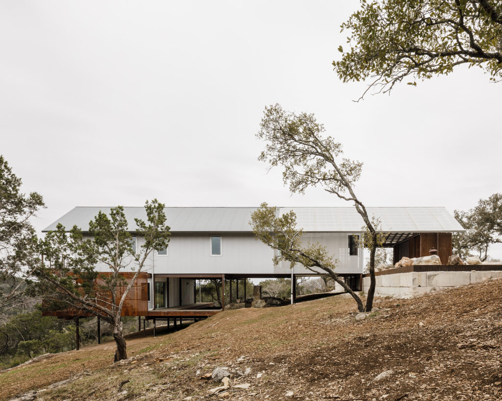 Wolf Creek Ranch Residence designed by Low Design Office.