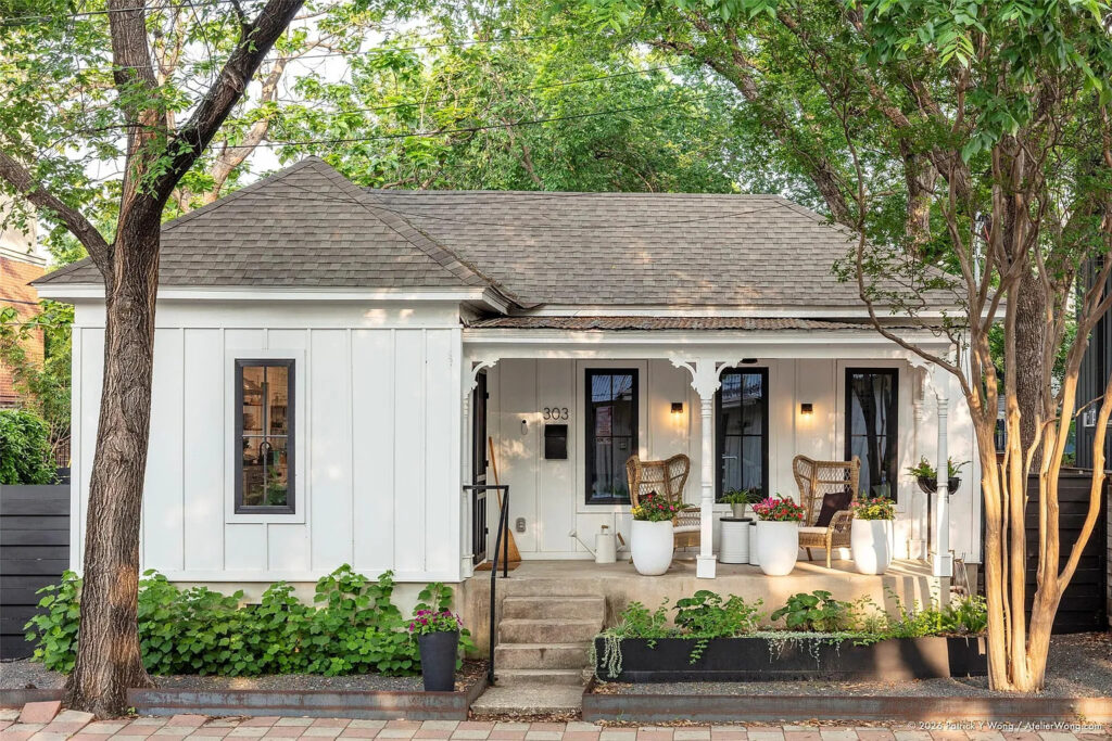 303 Navasota St. (Photo by Patrick Y Wong)