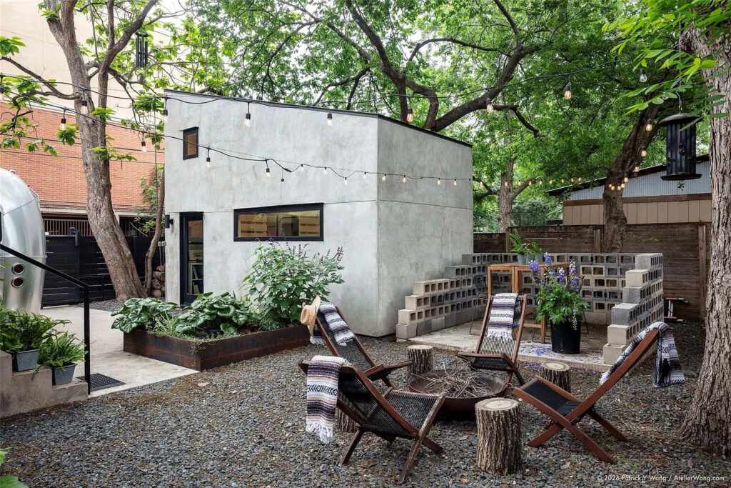 303 Navasota St. (Photo by Patrick Y Wong)
