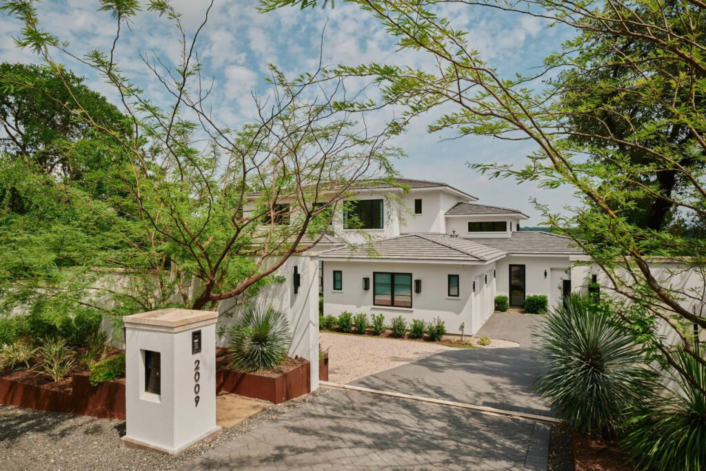 2009 Lakeshore Drive