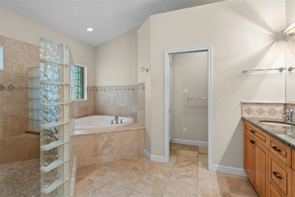 10200 Birdlip Cir