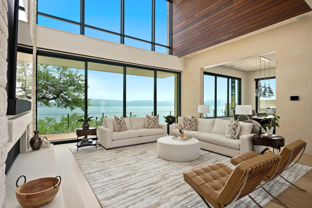 14419 Agarita Road on Lake Travis.
