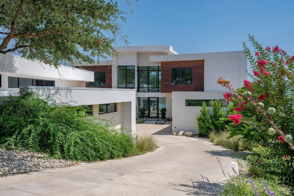 14419 Agarita Road on Lake Travis.