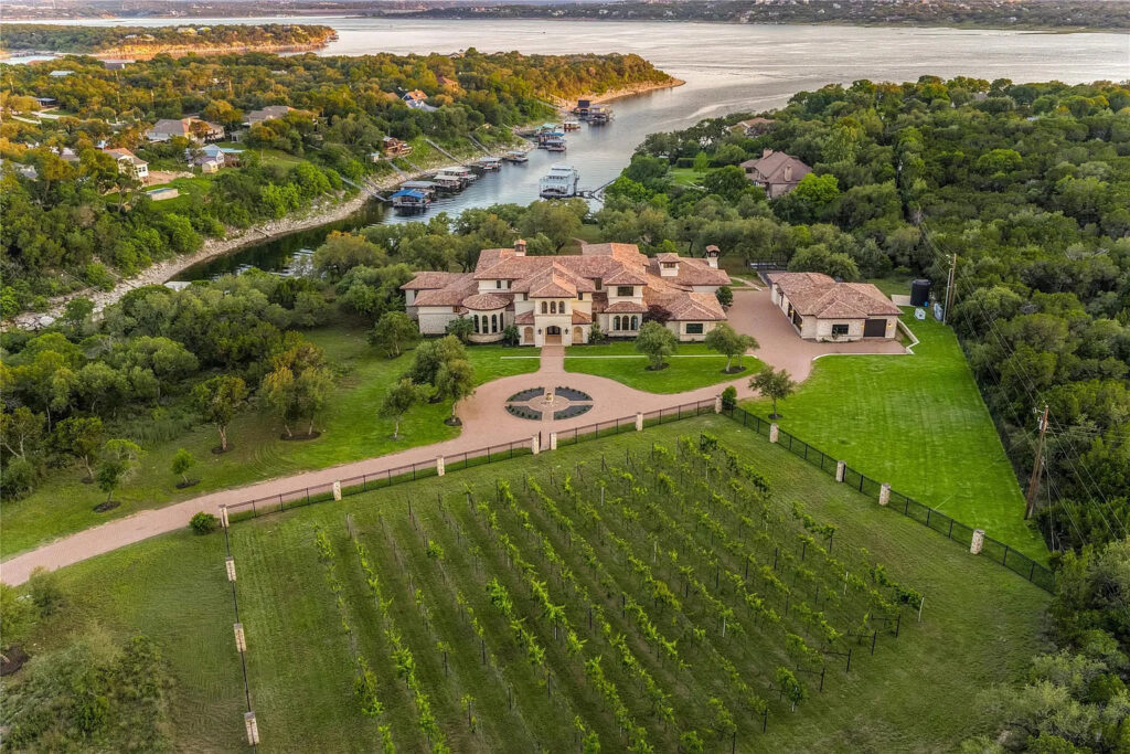 15201 Fm 2769 on Lake Travis