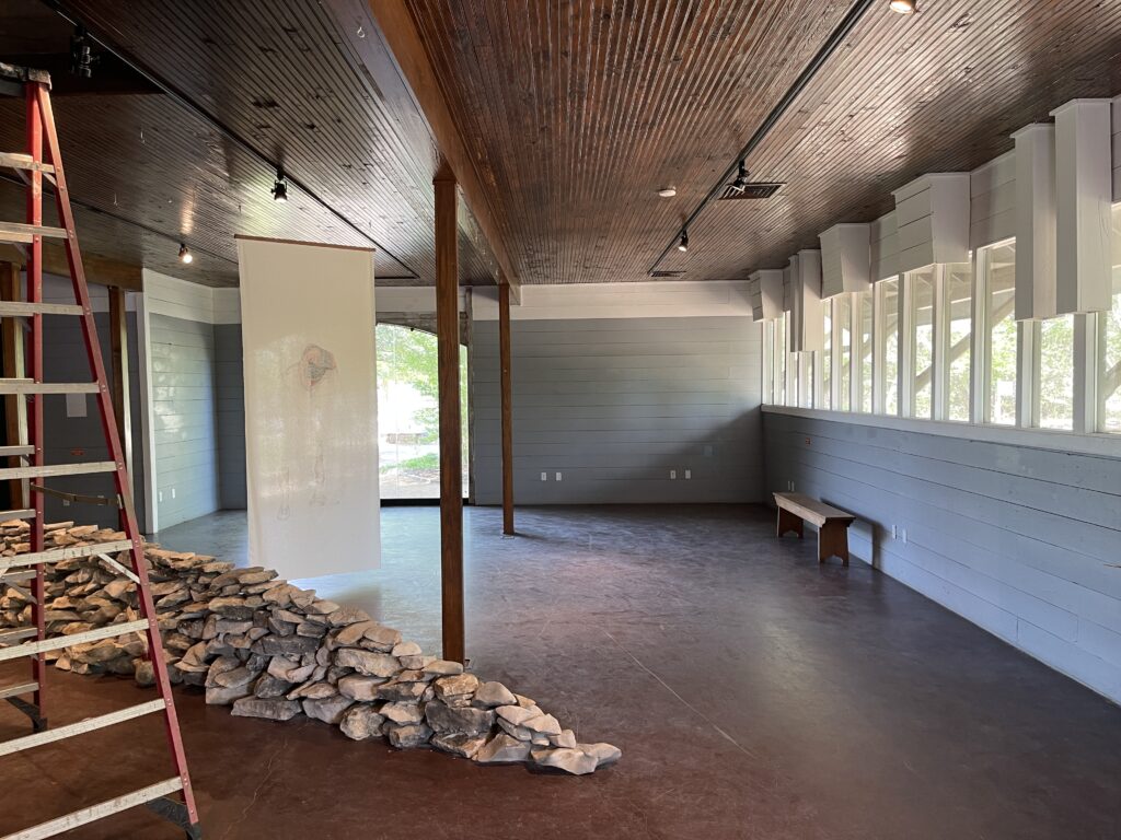 The carriage house before its renovation, which replaced aging glass doors with large pivoting doors to encourage natural ventilation.